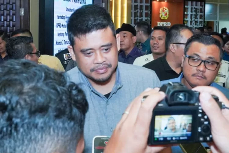 Bobby Nasution menjawab wartawan, minta Mal Center Point kosongkan gedung karena tidak tepat waktu untuk lunasi tunggakan, Selasa (16/7/2024).