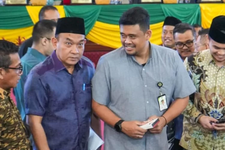 Walikota Bobby Nasution sampaikan nota jawaban Kepala Daerah terhadap Ranperda tentang Penyelenggaraan Ketenakerjaan pada sidang Paripurna DPRD Medan, Selasa (16/7/2024).