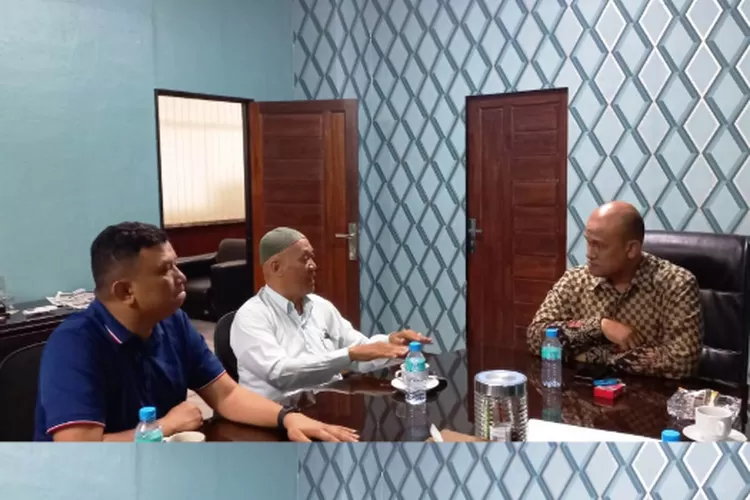 Lebih jauh Harist mengatakan keberadaan Kompatir di antaranya sebagai "jembatan" antara pelanggan dengan Tirtanadi jika pelanggan tidak mendapatkan pelayanan yang baik dari Tirtanadi.