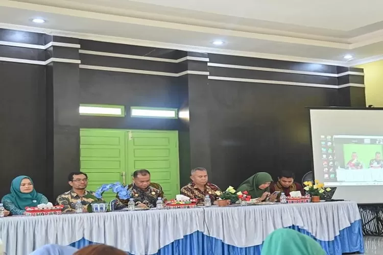 Pj. Wali Kota Padangsidimpuan, H Timur Tumanggor saat membuka diseminasi audit kasus stunting, di aula Dinas P2KB Kota Padangsidimpuan  (Realitasonline.id/Riswandy)
