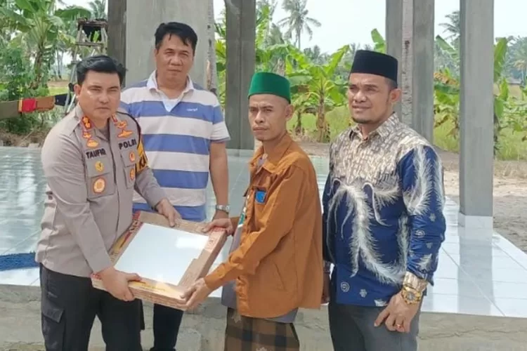 Kapolres Batu Bara AKBP Taufik Hidayat Thayeb menyebut bahwa kegiatan ini merupakan implementasi dari salah satu visi misi polres batu bara yaitu mengayomi masyarakat.