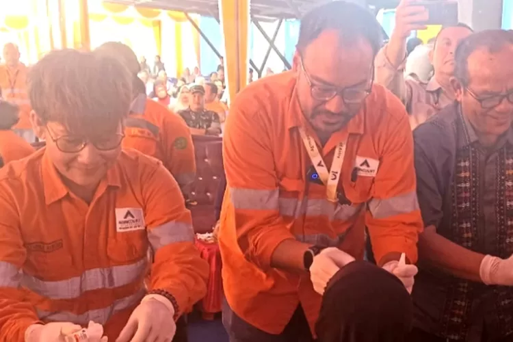 Pada peresmian Pemeriksaan Mata dan Oparasi Katarak Gratis ke-10 Tambang Emas Martabe oleh Direktur &amp; CFO PT AR, Noviandri Hakim, masyarakat menyatakan agar program ini terus lanjut.