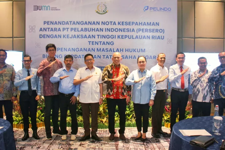 Penandatangan nota kesepahaman dilakukan oleh Executive Director 1 Regional 1 Pelindo Ichwal Fauzi Harahap dengan Kepala Kejaksaaan Tinggi Kepulauan Riau Teguh Subroto, Kepala Kejaksaan Negeri Tanjungpinang Lanna Hany Wanike Pasaribu, Kepala Kejaksaan Negeri Batam I Ketut Kasna Dedi, dan Kepala Keja