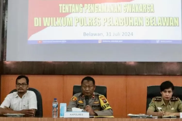 Wakapolres Pelabuhan Belawan, Kompol Aris Fianto menyampaikan kata sambuta pada acara sosialisasi Perpol Tentang Pengamanan Swakarsa di Mapolres Pelabuhan Belawan  Rabu (31/7/2024)