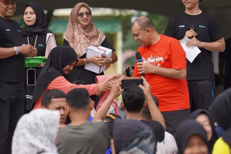 Pj Bupati pada acara menggelar kegiatan Car Free Day (CFD) untuk pertama kalinya di seputaran Alun-alun Tengku Amir Hamzah Stabat, (Realitasonline.id/AA)