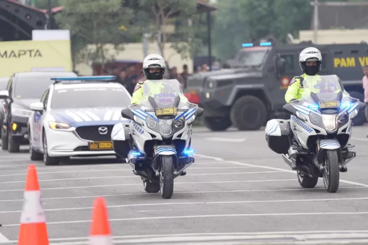 Polda Sumut menggelar simulasi sistem Pengamanan Kota (Sispamkota) di Lapangan Parkir Polda Sumut jelang Pilkada 2024, Kamis (15/08/2024).