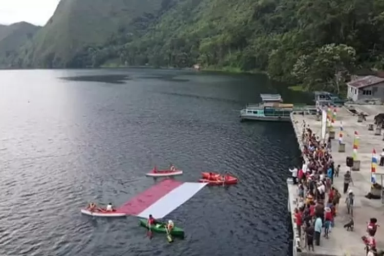 Kegiatan lomba Solu kano di Desa Sigapiton Ajibata menyambut semarak HUT RI ke-79  (Realitasonline.id/Dok)