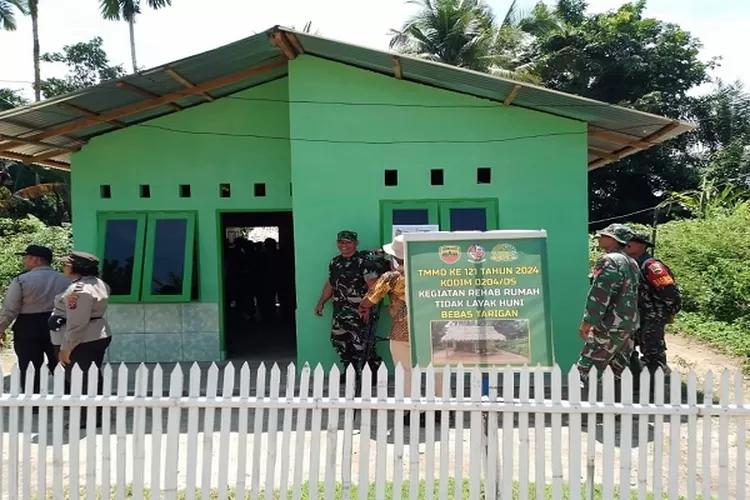 Rumah Bebas Tarigan setelah diperbaiki Satgas TMMD ke 121. (Realitasonline.id/zul)