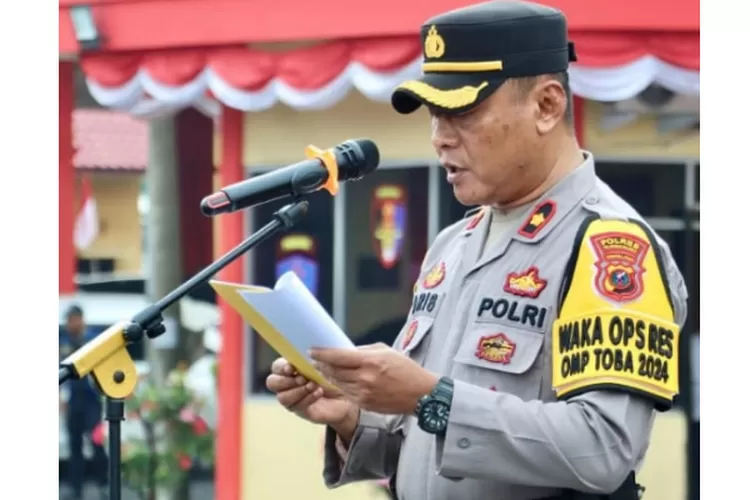 Wakapolres Pelabuhan Belawan membacakan kata sambutan Kapolres Pelabuhan Belawan pada acara Gelar Pasukan Kesiapan Pengamanan Ops Mantap Praja Toba 2024, Senin (19/8/2024).(