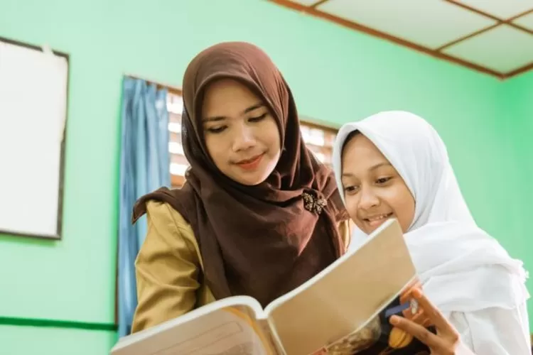 Mengenal Lebih Dekat Sosok Guru SD Memiliki Peran Penting dalam Membentuk Karakter Siswa Leih Berprestasi