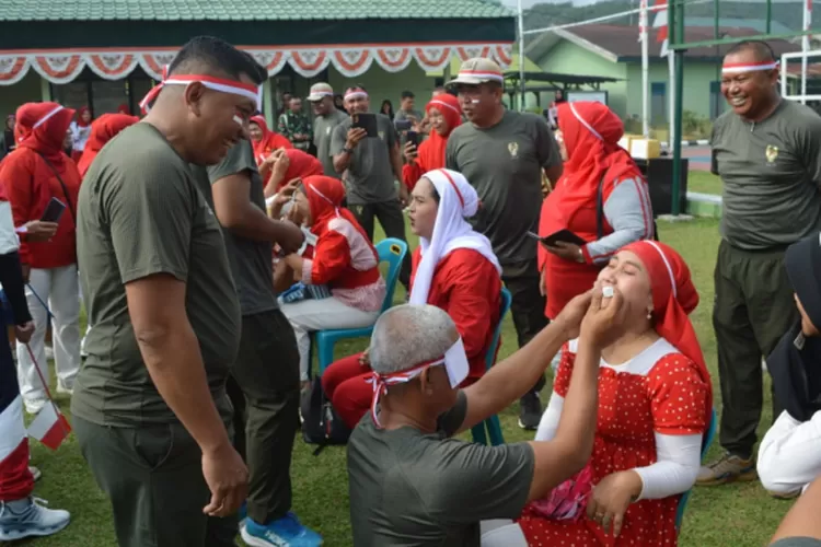 Keluarga Besar Kodim 0212 / Tapsel saat mengikuti 'Semarak Lomba Ceria' dalam memeriahkan HUT Kemerdekaan RI ke-79 (19/8/2024).(Realitasonline.id/ RI)