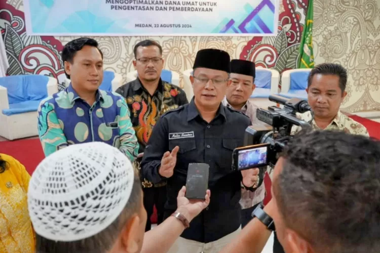 Katim Humas, Data dan Informasi Kanwil Kemenag Sumut H.Mulia Banurea saat memberi keterangan kepada pers dalam rangka menggelar pertemuan stakeholder yang bertemakan 