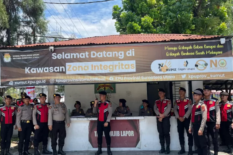 Polda Sumut beri pengamanan dan patroli khusus jelang tahapan pendaftaran dan penetapan pasangan cagub dan cawagub di Kantor KPU dan Bawaslu, Jumat (24/08/2024).