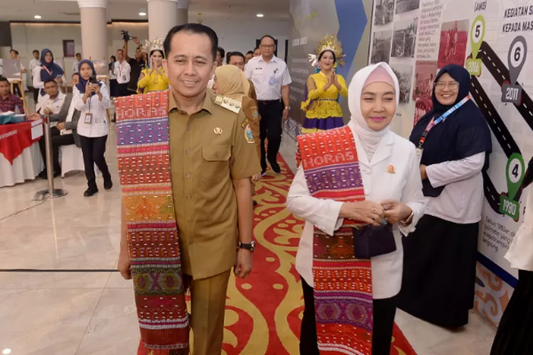 Pj Gubernur Sumut Agus Fatoni menghadiri Ekspose Nasional Perubahan Iklim di Aula Raja Inal Siregar Kantor Gubernur Sumut Jalan Diponegoro Kota Medan, Senin (26/8).