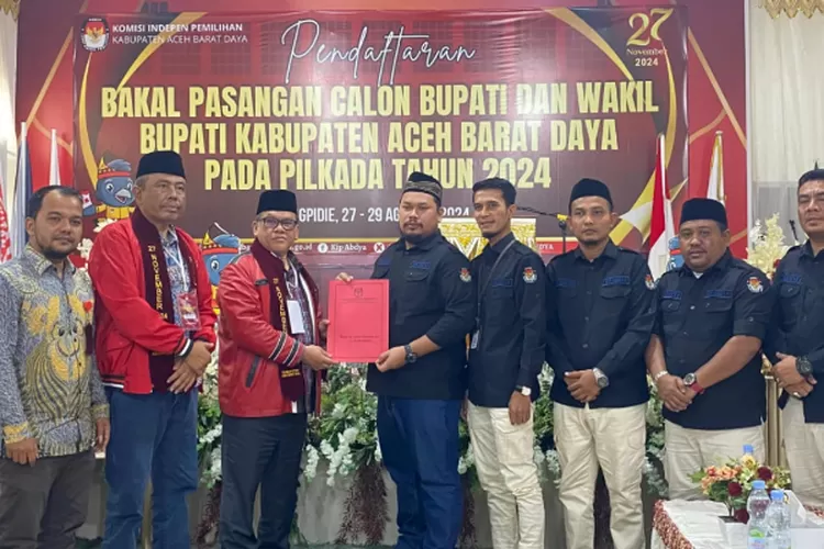 Pasangan Jufri-Fakhruddin mendaftar ke kantor KIP Abdya, Kamis (29/8/2024)