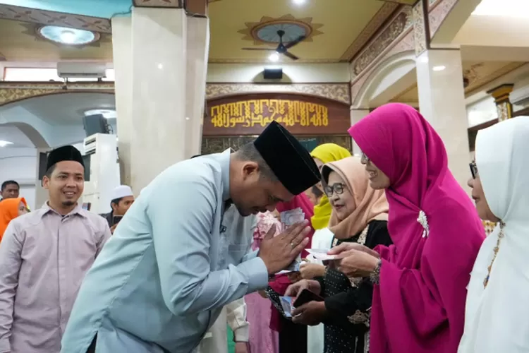 Walikota Bobby Nasution ikuti Pengajian Akbar di Masjid Al Jihad Medan, Sabtu (31/8/2024).