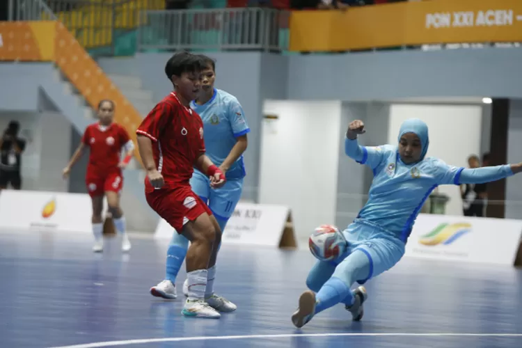 Tim futsal putri Sumut saat berhadapan dengan tim DKI Jakarta, di GOR Futsal Dispora Sumut, Jalan Pancing, Medan, Rabu (4/9/2024).