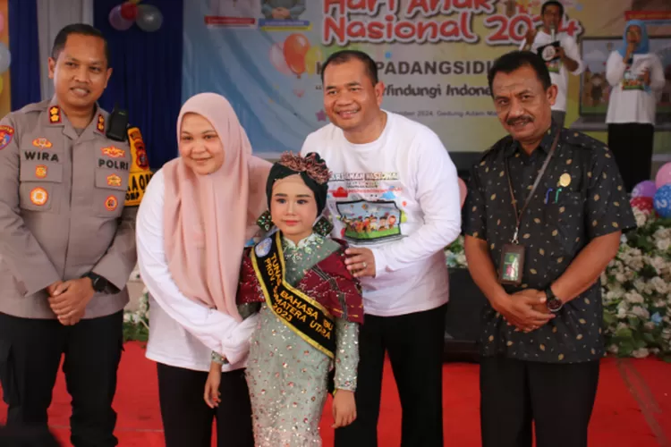Pj Wali Kota Timur Tumanggor Bersama Ketua DPRD Sementara, Kapolres Padangsidimpuan dan Perwakilan Ketua Pengadilan Negeri Padangsidimpuan foto bersama Duta Tunas Bahasa Ibu Sumatera Utara Tahun 2023