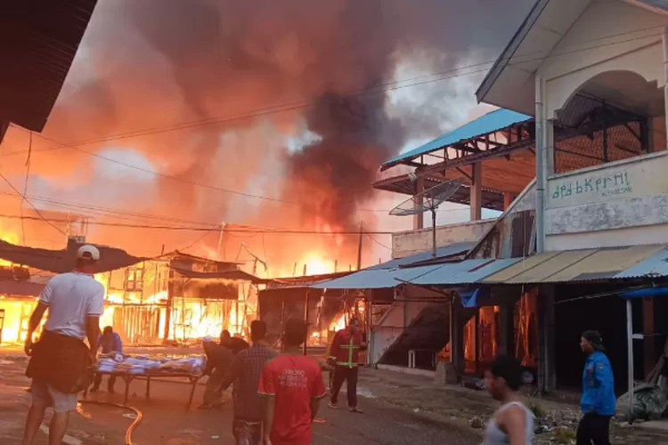 10 Ruko Semi Permanen di Kota Fajar - Aceh Selatan Hangus Dimangsa Api.(Realitasonline.id/ ZUL)