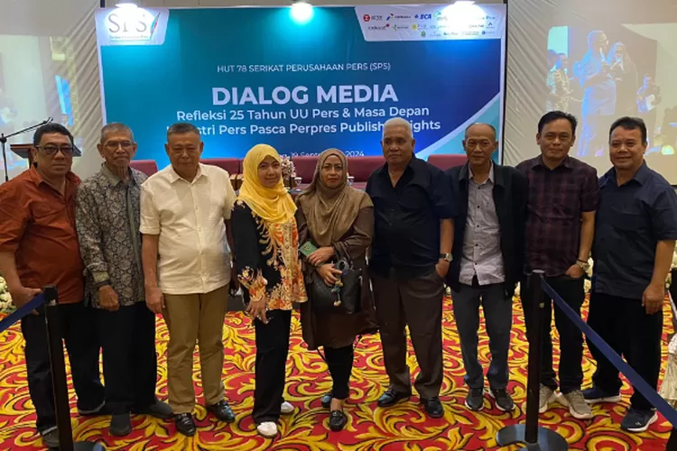 Peringatan HUT dan dialog media itu dihadiri Ketua SPS Sumatera Utara H Farianda Putra Sinik bersama jajaran pengurus Hendrik Prayetno, Asih Astuti, Rianto, Agus Salim Ujung, Agus S Lubis, Erwin Siregar, H War Djamil, Dodi Pohan, Ngatirin, Roni Purba, dan Dessy Fifi Septiany. (AL)