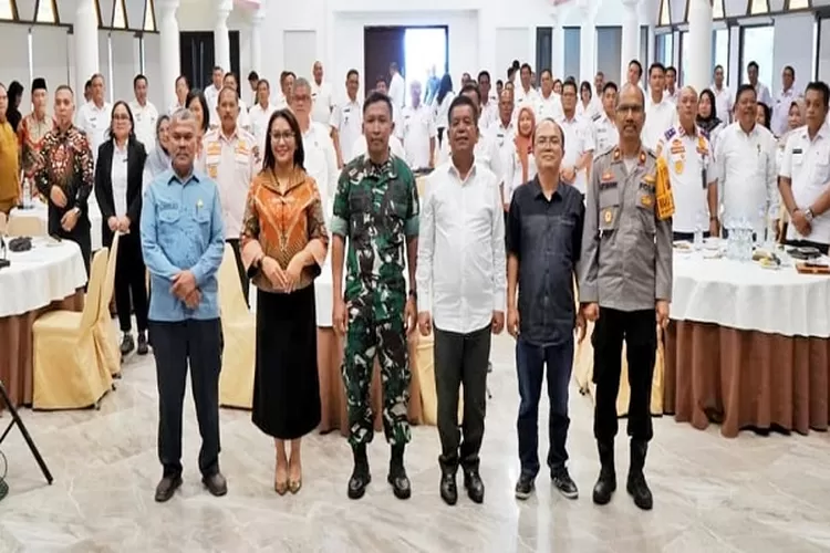 Bupati Radiapoh  didampingi Forkopimda dan peserta Rakor Pilkada serentak  (Realitasonline.id/SS)