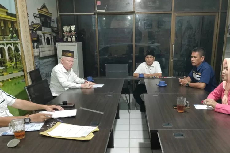 Pengurus Carateker PD MABMI Kota Medan dipimpin Tarwiyah Hakim rapat kordinasi dan konsultasi dengan PW MABMI Sumut di kantor MABMI Jalan Brigjen Katamso Medan,18 September 2024.