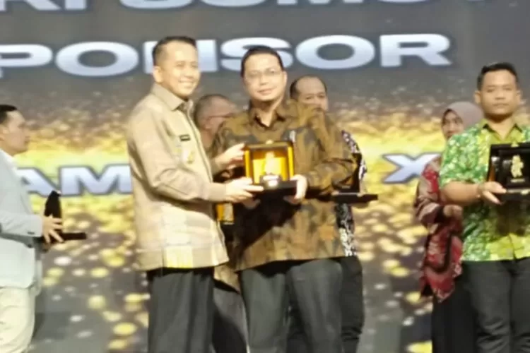 Sertifikat piagam penghargaan yang diterima Perumda Tirtanadi merupakan salah satu rekor MURI yaitu dengan jumlah volunter terbanyak lebih 82.000 orang yang juga melebihi rekor dunia.