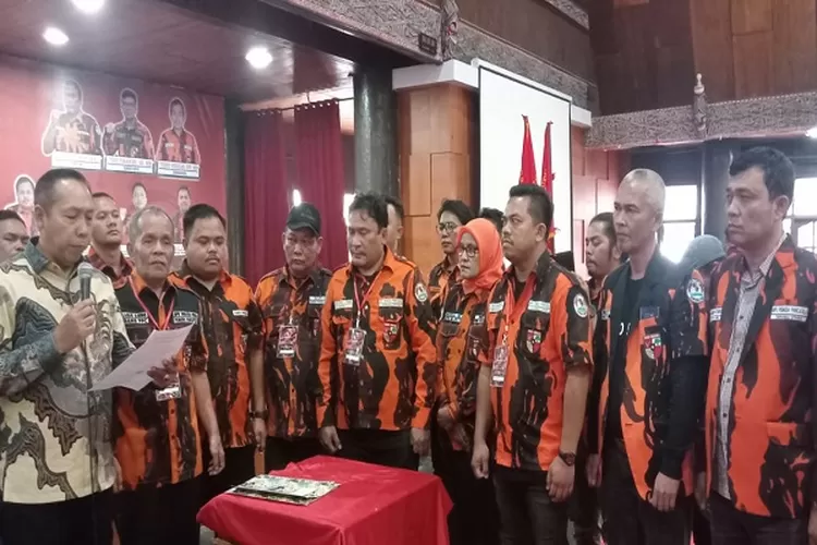 JTP membacakan deklarasi dukungan kepada JTP-Dens dilanjutkan penandatanganan fakta integritas oleh JTP dan ketua PP Taput Maradong Lumbantobing. (Realitasonline.id/Marudut)