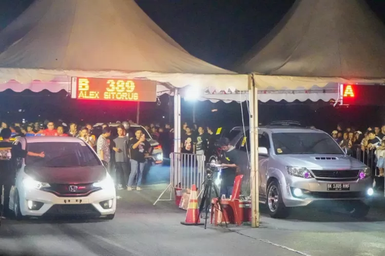 Jajal lintasan eks Bandara Polonia, Bobby Nasution adu kecepatan dengan Putra Ijeck menandakan dimulainya even otomotif perebutkan Piala Walikota Medan, Sabtu (21/9/2024) malam.