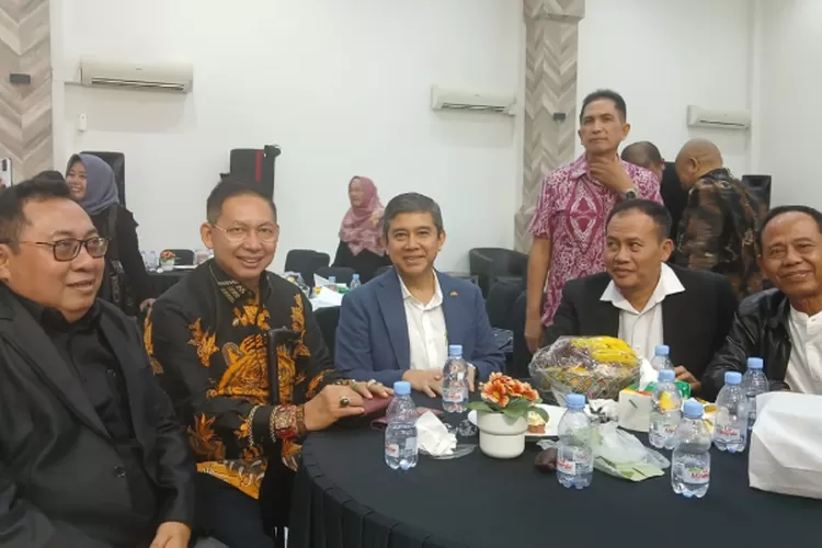 Usai dilantik sebagai Pengurus SMSI Pusat, Wong Chun Cen dan Ketua SMSI Sumut sependapat untuk memajukan SMSI ke depannya harus ikut ambil peran mensinergikan program pemerintahan yang dipimpin Presiden RI Prabowo sampai ke daerah. Diyakini, kerja keras SMSI akan menjadi tolak ukur bagi organisasi k