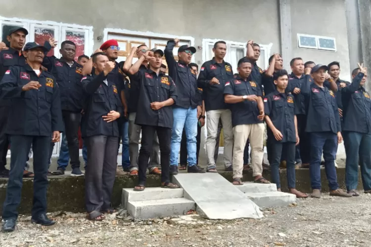 Para pengurus GRIB Jaya Abdya mendeklarasikan untuk menuju Arah Baru Abdya Maju usai pembentukan Pengurus Jilid 2 pasca pengurus lama telah dibekukan, Minggu (29/9) yang berlangsung di Kecamatan Tangan-Tangan