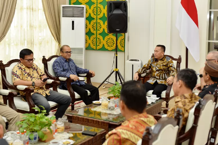 Bertemu KPU, Pj Gubernur Sumut Agus Fatoni Tekankan Pentingnya Penyelenggaraan Pilkada Damai