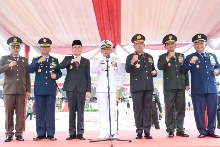 Pj Gubernur Sumut Agus Fatoni menghadiri Upacara Peringatan Hari Ulang Tahun (HUT) ke-79 Tentara Nasional Indonesia (TNI) Tahun 2024 Provinsi Sumatera Utara di Lapangan Astaka Dispora Sumut, Jalan Willem Iskandar, Deli Serdang, Sabtu (5/10).