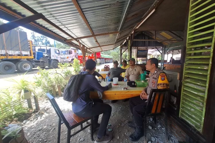 Polres Tapsel melalui Polsek Batangtoru, memfasilitasi musyawarah antara warga dan PT. Sinohidro terkait dugaan pengrusakan lahan milik warga (Realitasonline.id/Dok)