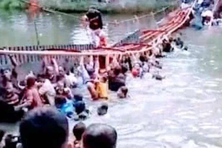 Sudah Jelas Ada Peringatan Jumlah Maksimal 20 Orang, Jembatan Taman Cadika Medan Ambruk akibat Kelebihan Beban Sejumlah Pengunjung Tercebur ke Danau