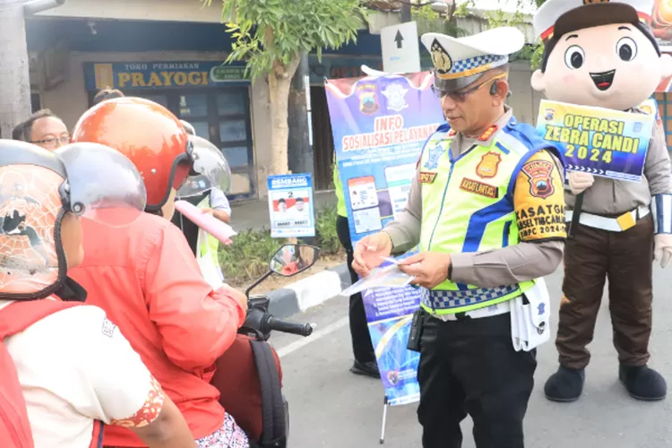 AKP Sugito menjelaskan dalam sosialisasinya Ops Zebra Candi 2024 telah dimulai dan dibuka langsung oleh Kapolres Rembang AKBP Suryadi sejak 14 - 27 Oktober 2024.