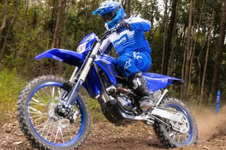 Pengendara trail menghadapi tanjakan terjal di pegunungan dengan motor Yamaha WR450F (Realitasonline.id/ Motorcyclistonline)