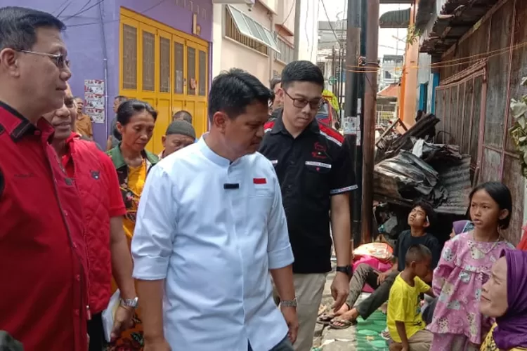 Ridha didampingi Ketua DPC PDIP, Hasyim, Anggota DPRD Medan, Agus Setiawan dan Sekretaris Umum Tim Pemenangan Ridha-Rani, Boydo HK Panjaitan.