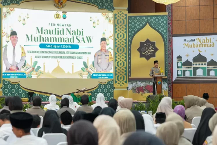 Wakapolda Sumut, Brigjen Pol Rony Samtana memberi sambutan di acara Peringatan Maulid Nabi Muhammad SAW 1446 H/2024 M yang digelar di Aula Tri Brata Mapolda Sumut, Selasa (22/10/2024).