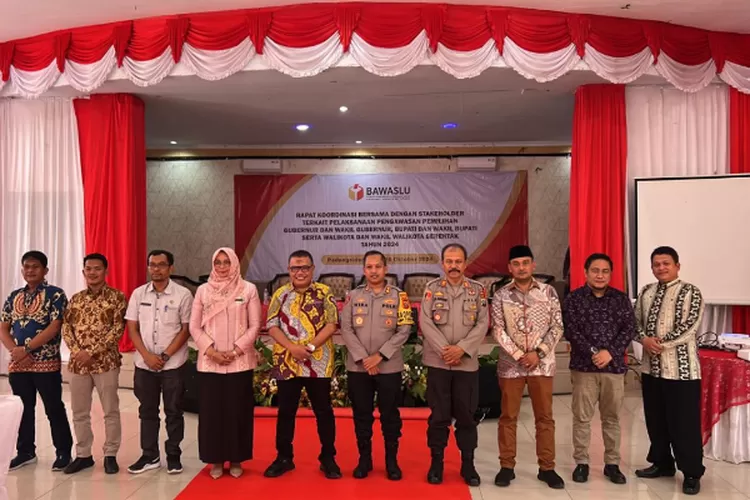 Acara rapat Koordinasi dibuka Ketua Bawaslu Provinsi Sumatera Utara M. Aswin Diapari Lubis, menyampaikan kegiatan ini bertujuan untuk upaya pencegahan pelanggaran dan sengketa proses Pilkada serentak 2024.