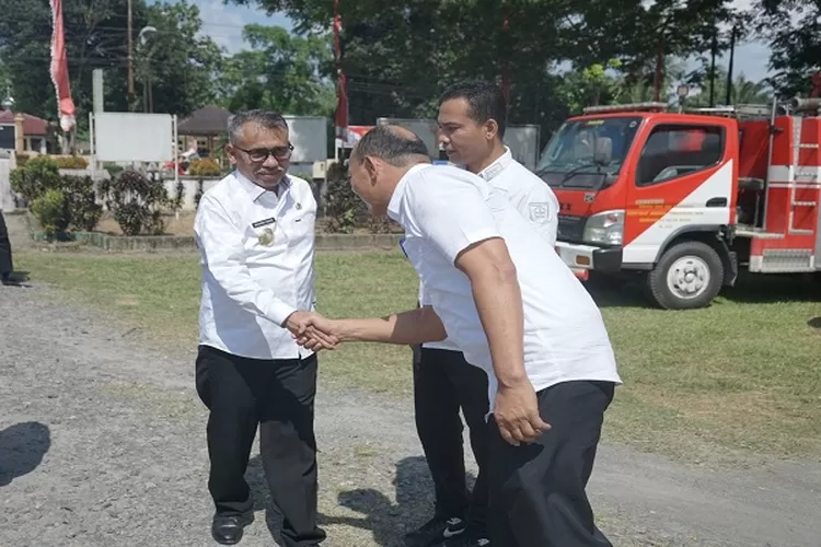 Pjs Bupati Asahan Drs. Basarin Yunus Tanjung saat melakukan kunjungan kerja sekaligus bersilaturahmi di berbagai kecamatan (Realitasonlne.id/HS)