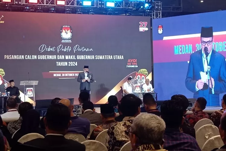 Ketua KPU Sumut Agus Arifin berpidato sebelum dimulainya Debat Publik Pertama Pilgub 2024 Berlangsung Kondusif, Edy (Realitasonline.id/mis)