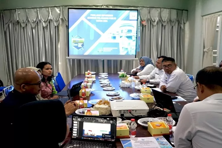 Ombudsman RI Perwakilan Sumatera Utara dan Tim Badan Perencanaan Pembangunan Nasional (Bappenas) RI berkunjung ke Pemkab Langkat, diterima Sekdakab H Amril, (Realitasonline.id/AA)