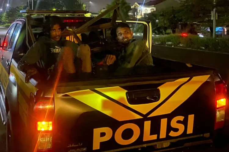 Tim Patroli Presisi Satsamapta Polrestabes Medan menangkap dua pelaku pencurian saat melakukan patroli di Jalan Kapten Sumarsono, Medan pada hari Selasa (5/11/2024), sekira pukul 04.00 WIB.