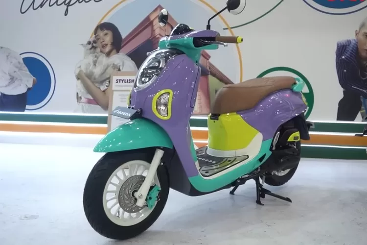 Modifikasi Honda Scoopy 2025 pertama di dunia yang tampil stylish dan kekinian (Tangkapan Layar YouTube Otomotif TV)