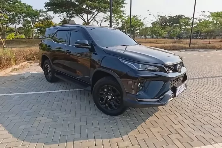 Toyota Fortuner 2.8 GR Diesel 2024 tentu saja merupakan peningkatan yang canggih, berkemampuan, dan bergaya dari pendahulunya. (Tangkapan Layar YouTube Driving Indonesia)