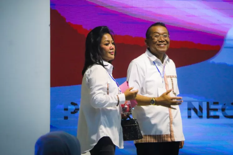 Debat kandidat paslon cagub/cawabup Taput ini pun berlangsung alot. Kedua kandidat ini terlihat bergantian memaparkan konsep strategi dan gagasan untuk membangun kabupaten Tapanuli Utara.