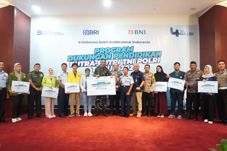 180 anak TNI dan Polri mendapat bantuan beasiswa dari BRI. (Realitasonline.id/Dok)