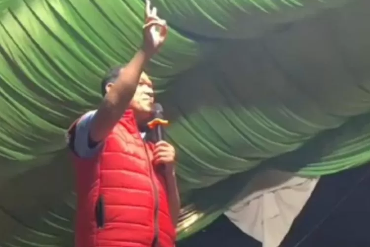 Cawagub Aceh Dek Fadh Kampanye politik di acara pertemuan pemenangan paslon kandidat nomor urut 2, Jufri-Fakhruddin di Abdya, Rabu (13/11/2024) malam