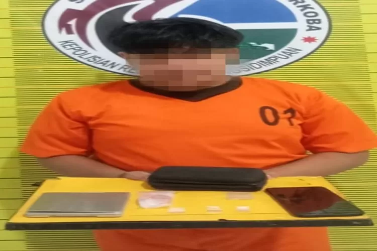 Tersangka diduga pengedar narkoba yang ditangkap personil Polsek Batunadua Polres Padangsidimpuan  (Realitasonline.id/Dok)